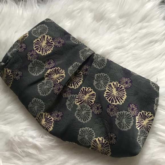 { Penubra Textiles } Custom Jaquered Fabric Clutch - Picture 1 of 4